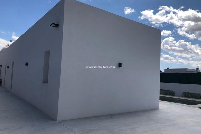 Image No.20-3 Bed Villa for sale