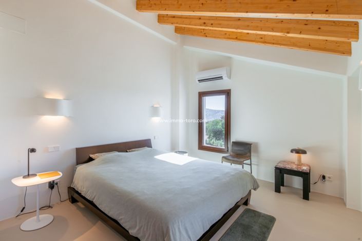 Image No.18-3 Bed Property for sale