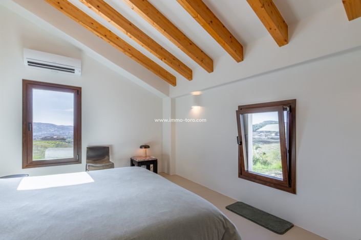 Image No.19-3 Bed Property for sale
