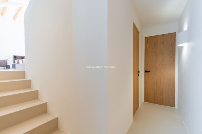 Image No.24-3 Bed Property for sale