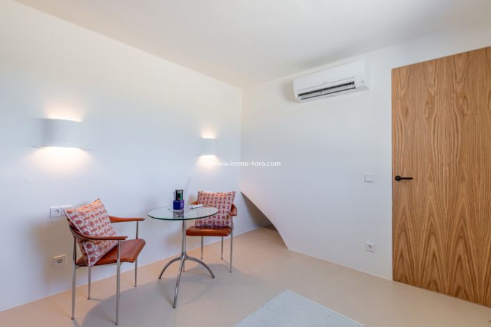 Image No.26-3 Bed Property for sale