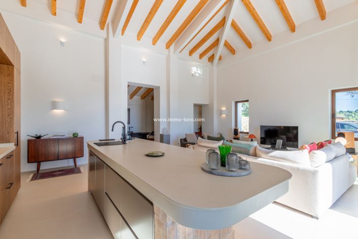 Image No.33-3 Bed Property for sale