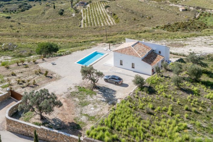 Image No.40-3 Bed Property for sale