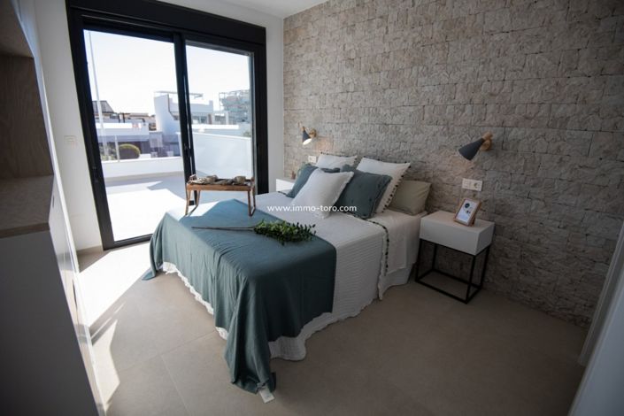 Image No.12-3 Bed Property for sale