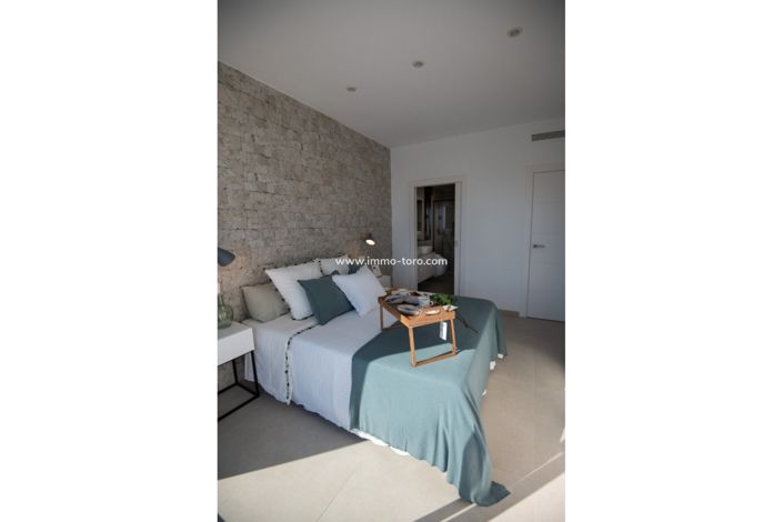 Image No.14-3 Bed Property for sale