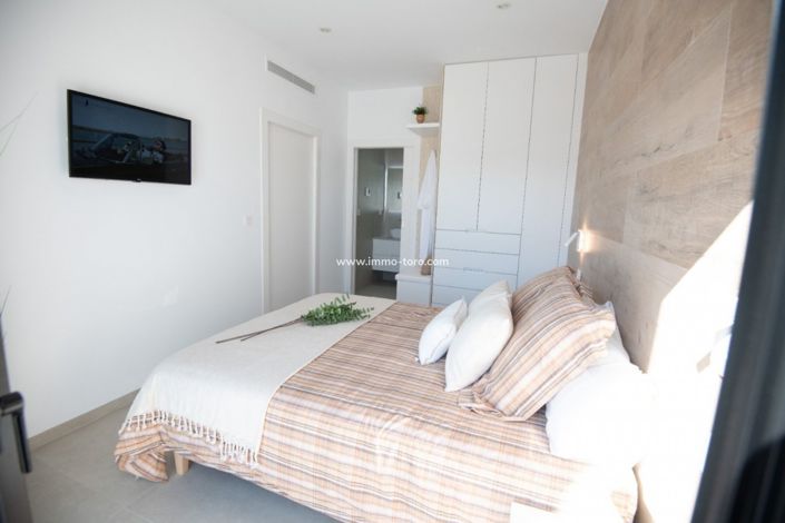 Image No.17-3 Bed Property for sale
