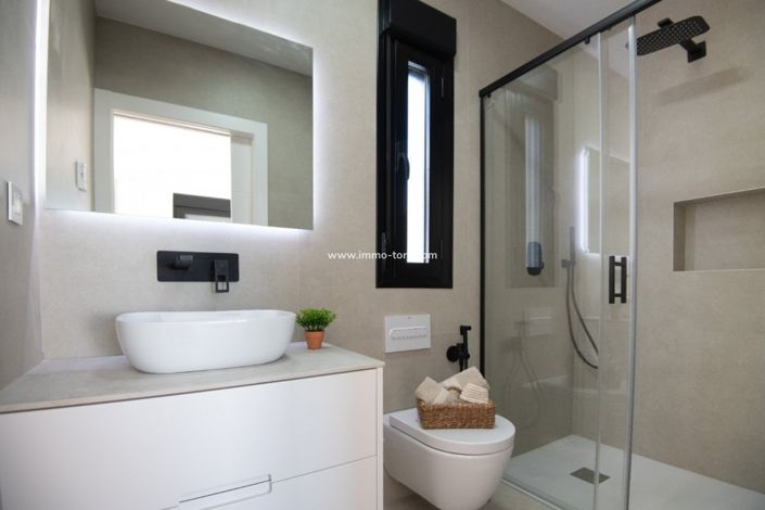 Image No.22-3 Bed Property for sale