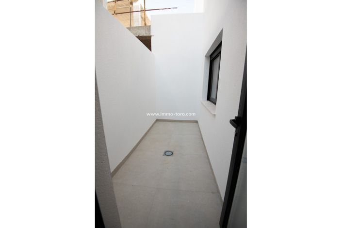 Image No.27-3 Bed Property for sale