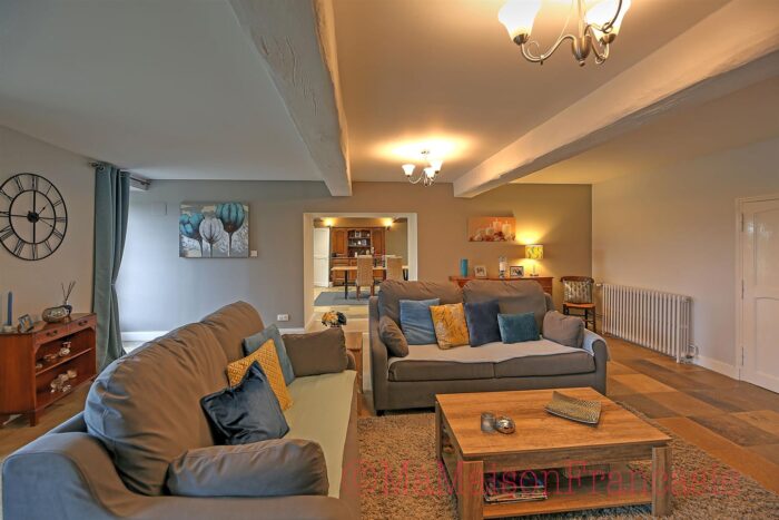 Image No.10-5 Bed House for sale