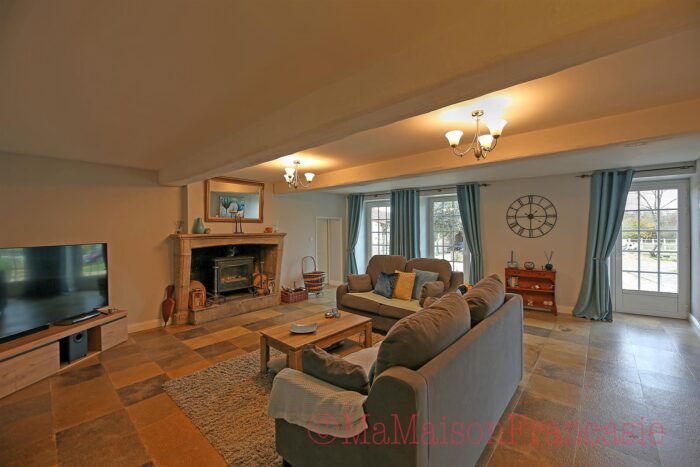 Image No.11-5 Bed House for sale