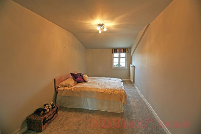 Image No.18-5 Bed House for sale