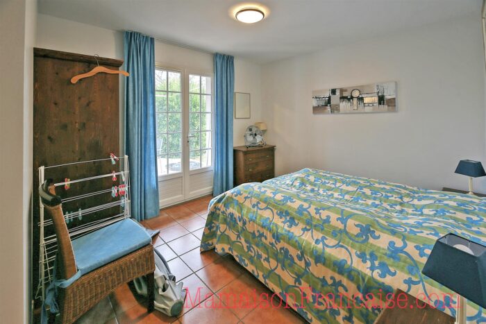 Image No.18-3 Bed House for sale