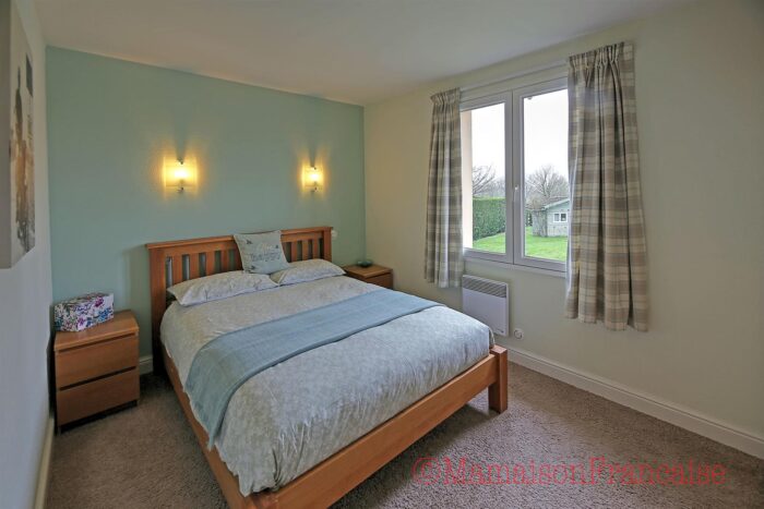 Image No.20-4 Bed Bungalow for sale