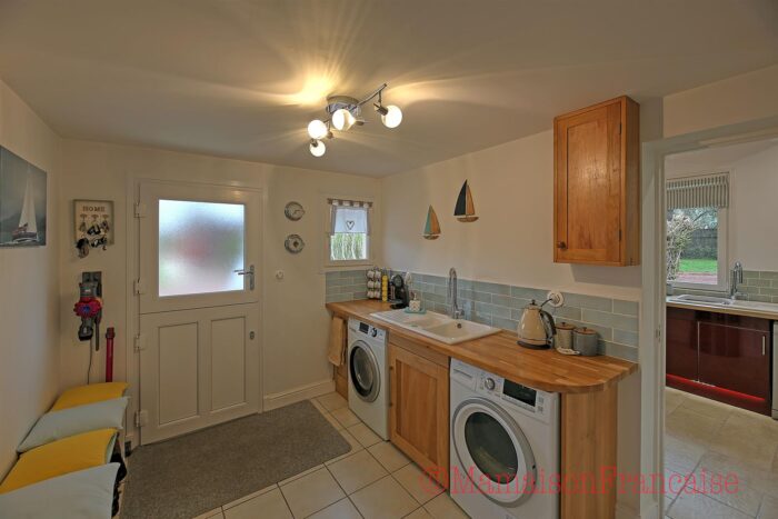 Image No.23-4 Bed Bungalow for sale