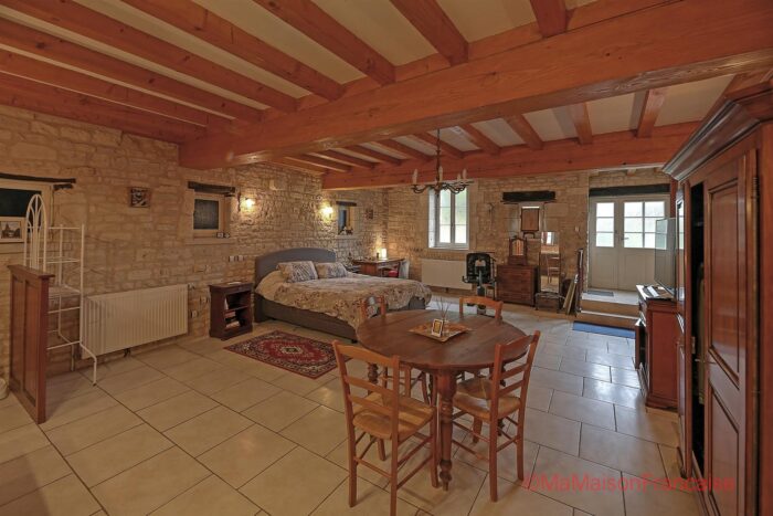 Image No.18-6 Bed House for sale