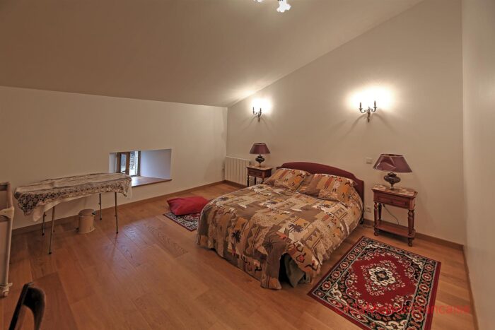 Image No.32-6 Bed House for sale