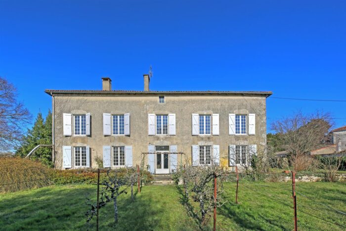 Image No.1-Maison de 5 chambres à vendre à Chef-Boutonne