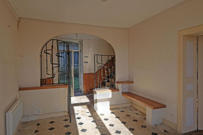 Image No.6-5 Bed House for sale