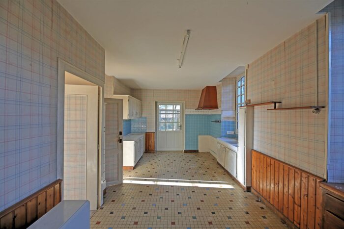 Image No.9-5 Bed House for sale