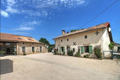 1 - Lezay, House