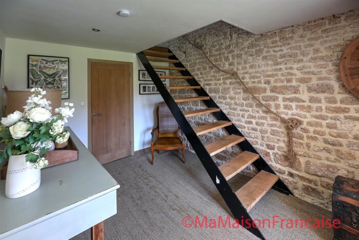 Image No.10-6 Bed House for sale