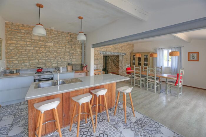 Image No.29-6 Bed House for sale