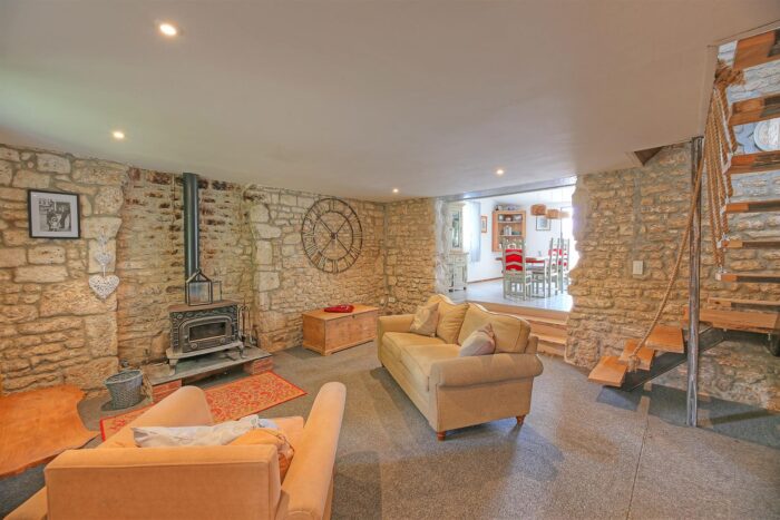Image No.32-6 Bed House for sale