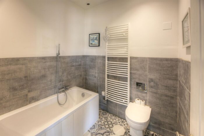 Image No.35-6 Bed House for sale