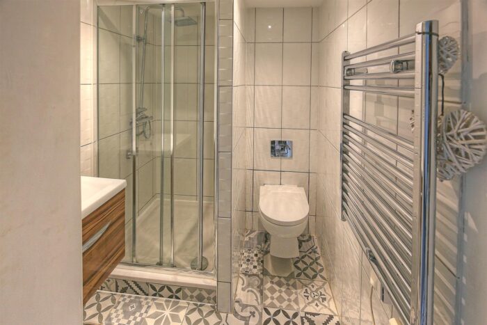 Image No.36-6 Bed House for sale