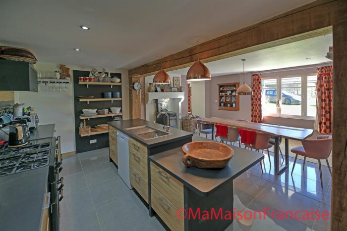 Image No.8-6 Bed House for sale