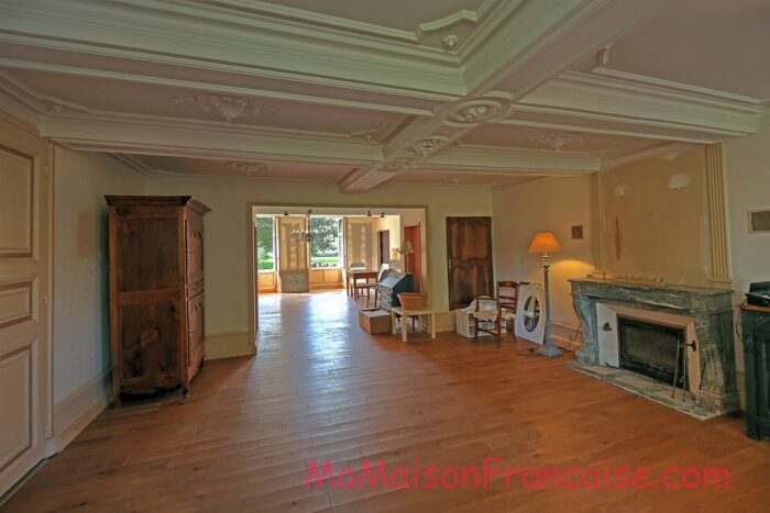 Image No.8-6 Bed House for sale