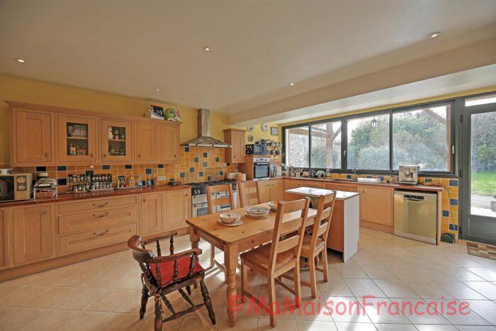 Image No.6-4 Bed House for sale