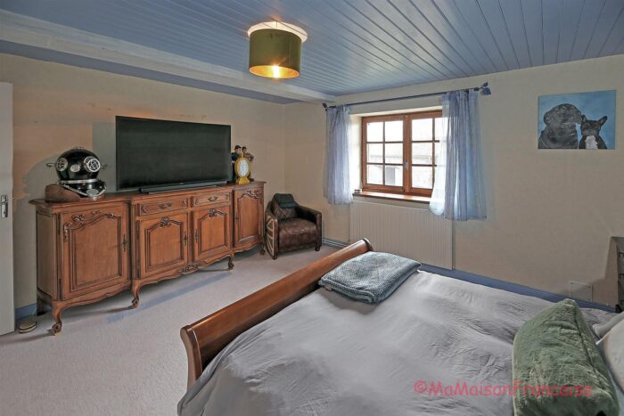 Image No.19-5 Bed House for sale