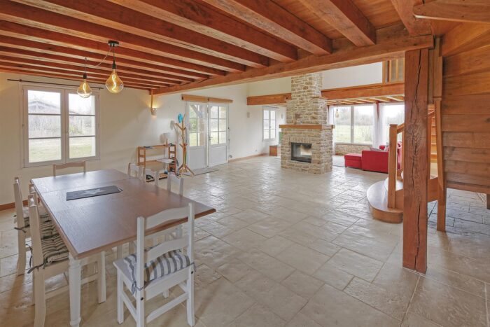 Image No.10-3 Bed House for sale