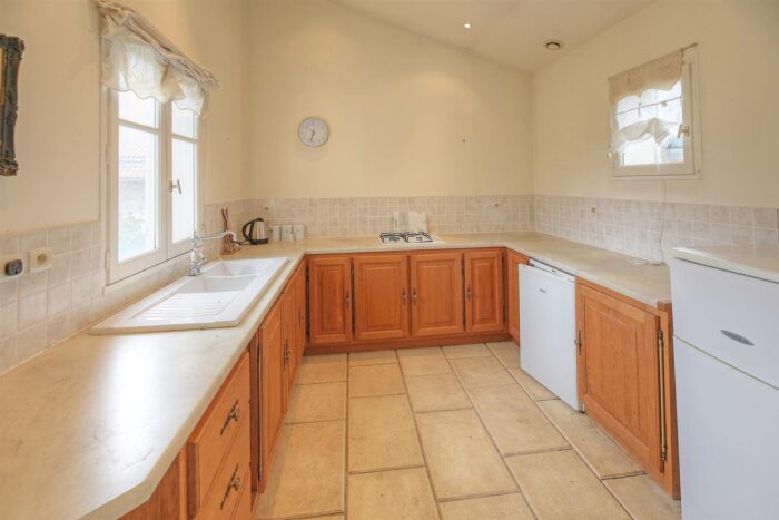 Image No.18-3 Bed House for sale