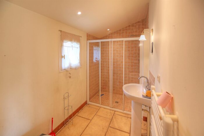 Image No.19-3 Bed House for sale