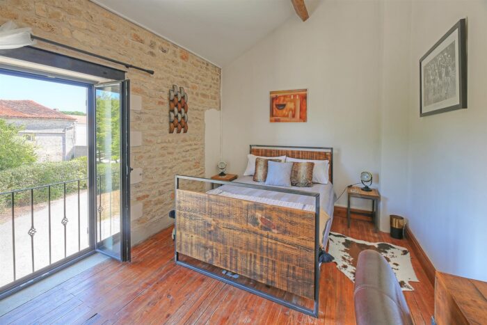 Image No.21-5 Bed House for sale