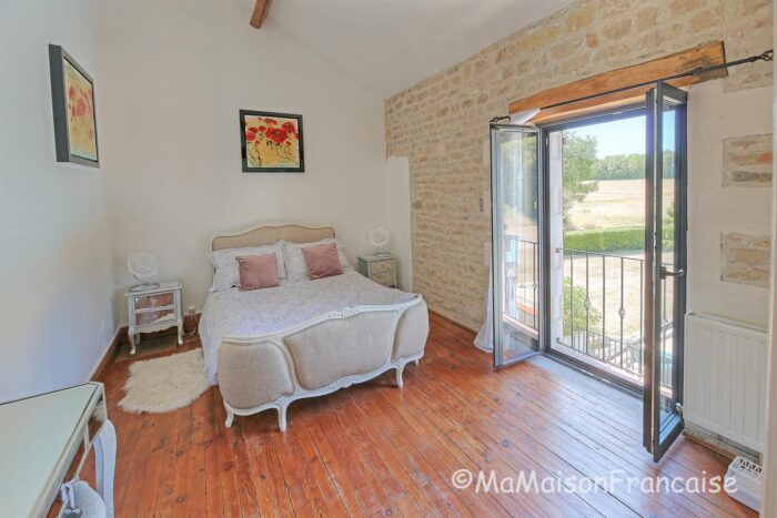 Image No.24-5 Bed House for sale