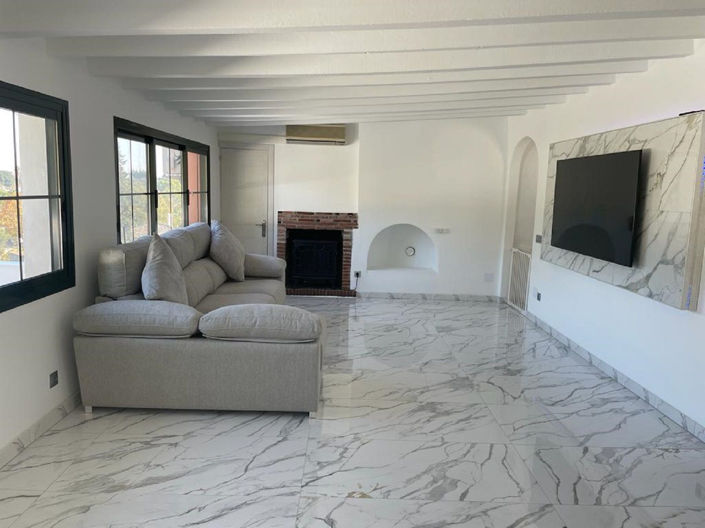 Image No.18-3 Bed Property for sale