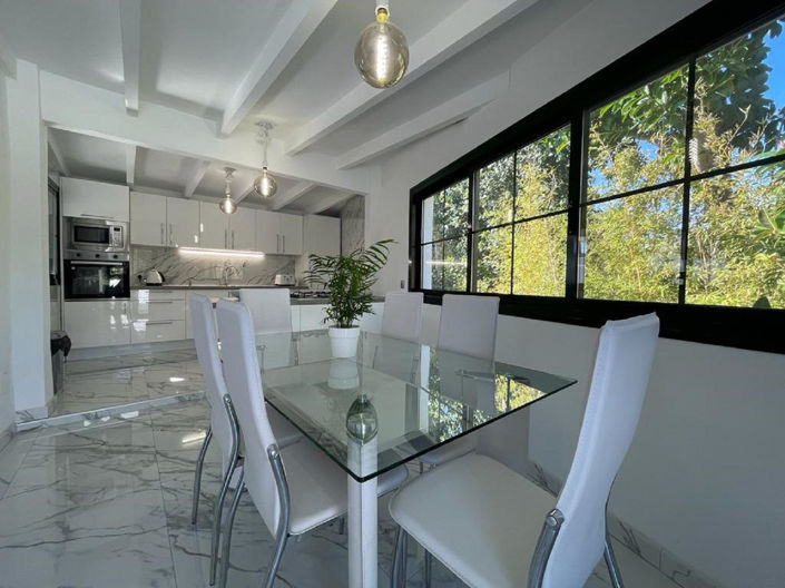 Image No.23-3 Bed Property for sale