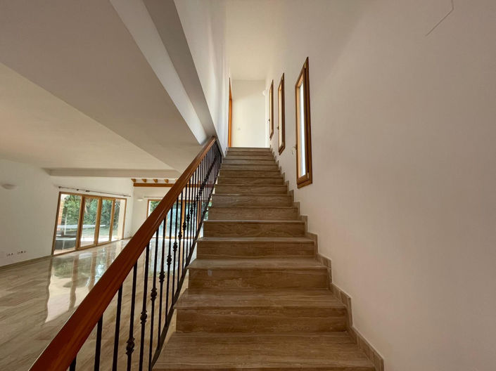 Image No.11-5 Bed Property for sale