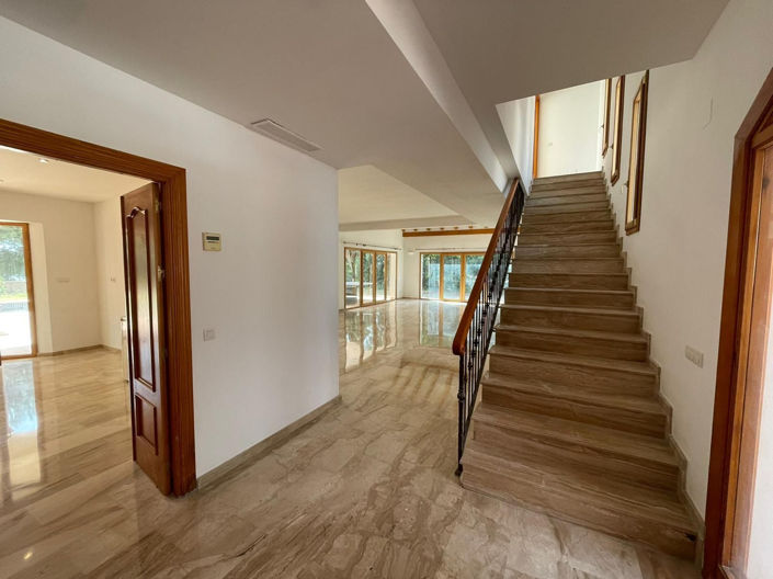 Image No.18-5 Bed Property for sale