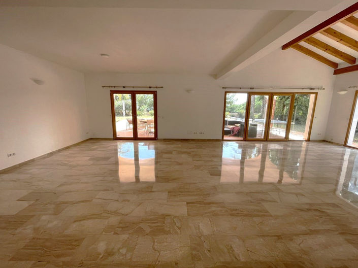 Image No.20-5 Bed Property for sale