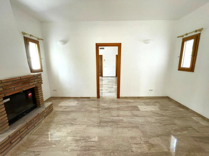 Image No.31-5 Bed Property for sale