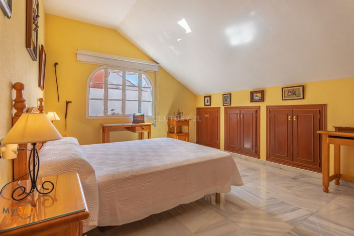 Image No.14-5 Bed Property for sale