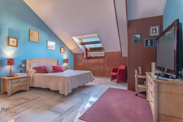 Image No.17-5 Bed Property for sale