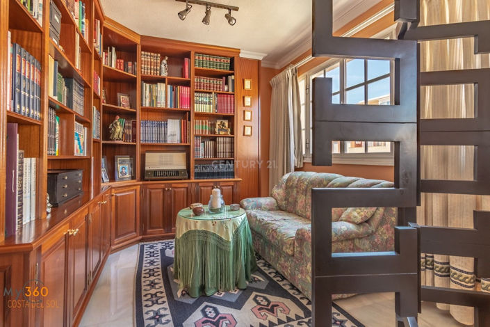 Image No.19-5 Bed Property for sale