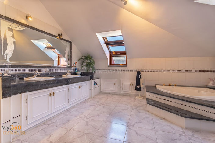 Image No.24-5 Bed Property for sale