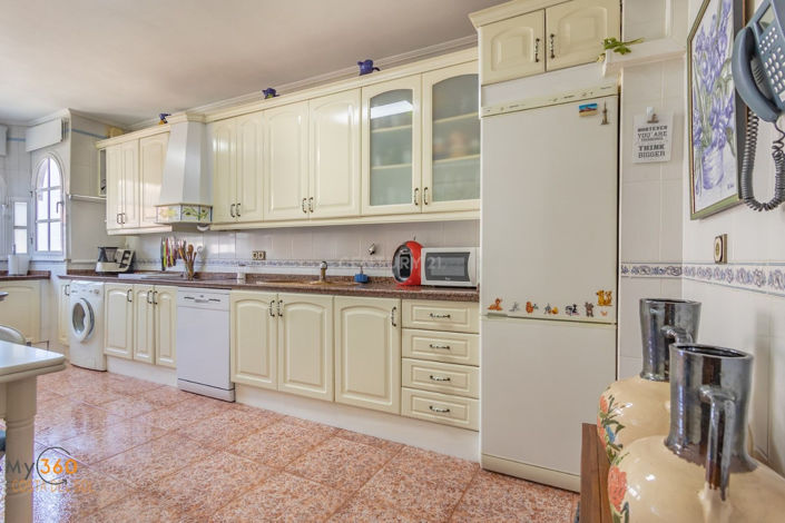 Image No.4-5 Bed Property for sale