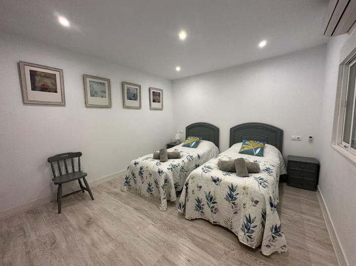 Image No.12-4 Bed Property for sale